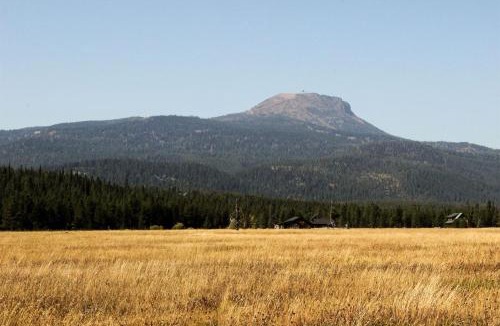 Island Park House | Secluded Old West Cabin with Stunning Countryside Views in Island Park, Idaho
