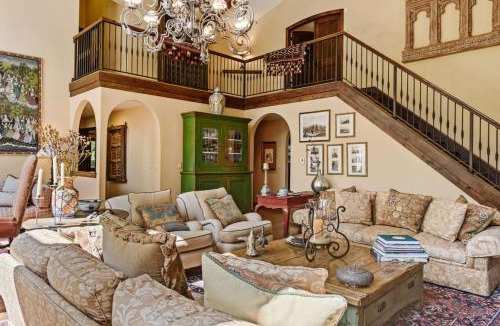 Avon House | Secluded Single Family Home In BC, Views, Hot Tub