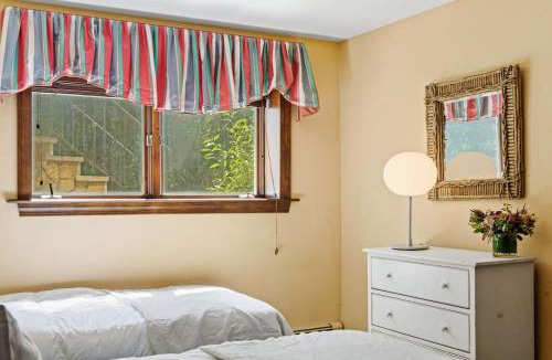 Avon House | Secluded Single Family Home In BC, Views, Hot Tub