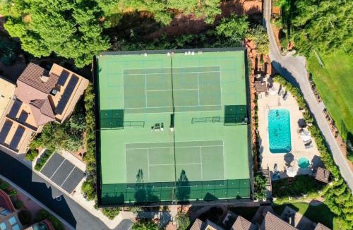 Oak Creek House | Sedona Airbnb - Sedona Golf, Pool and Hot tub by Bell Rock-Views
