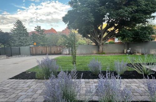 Uptown Sedona Villa | Sedona Uptown Gem!Large yard w grass and shade trees! Perfect for Easter Egg Hunts! Views! NEW! BARREL SAUNA! Close to trails, walk to Uptown Sedona, restaurants and shopping