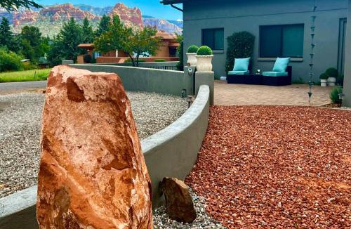 Uptown Sedona Villa | Sedona Uptown Gem!Large yard w grass and shade trees! Perfect for Easter Egg Hunts! Views! NEW! BARREL SAUNA! Close to trails, walk to Uptown Sedona, restaurants and shopping