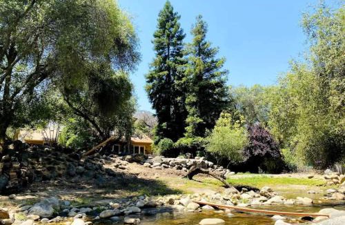 Three Rivers House | Sequoia Cabin by the River