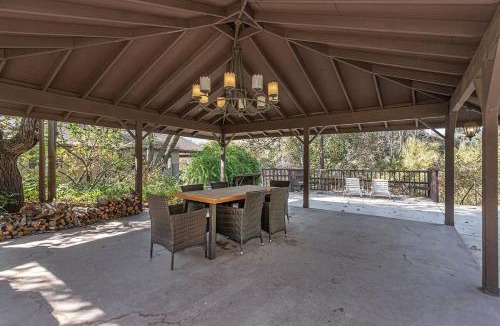 Three Rivers House | Sequoia Riverfront Guest House Right On The Water
