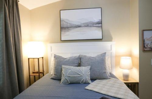 Three Rivers House | Sequoia Serenity 4 Miles to Sequoia Park Entrance King Bed EV