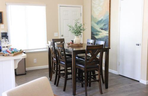 Three Rivers House | Sequoia Serenity 4 Miles to Sequoia Park Entrance King Bed EV