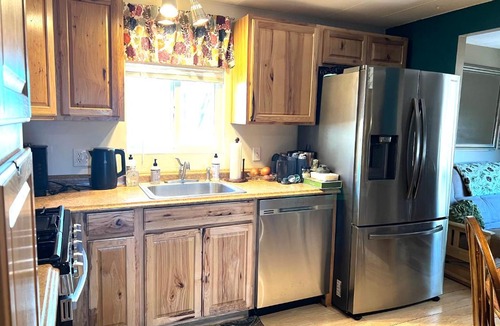 West Sedona House | Serene 2 Bedroom! Walk to Trails! Red Rock Mountain Views!