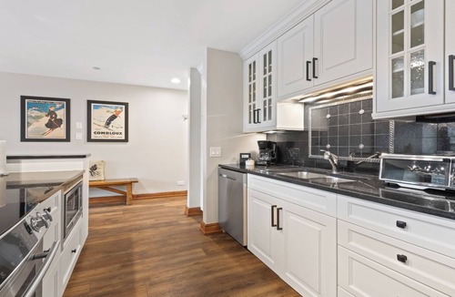 Vail Condo | Serene 3BR Stone Fireplace Gourmet Kitchen & Vail Mountain Views
