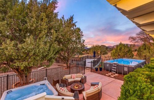 West Sedona House | Serene Home- Sleeps 16 - Starlink Wifi - Hot Tub - Pool -2 Kitchens!