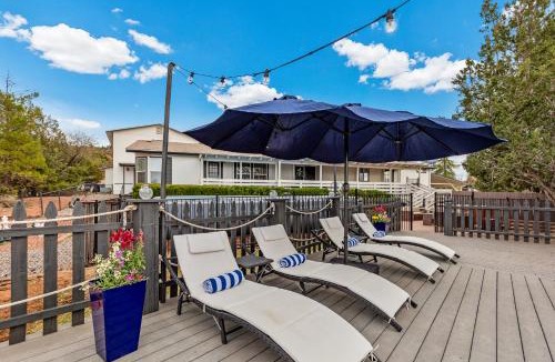 West Sedona House | Serene Home- Sleeps 16 - Starlink Wifi - Hot Tub - Pool -2 Kitchens!