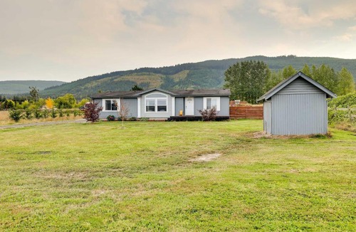 Sequim House | Serene Sequim Retreat w/Deck: Pets Welcome!