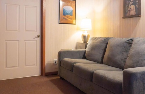 Kaweah Hotel | Seven Circles Lodge&Retreat