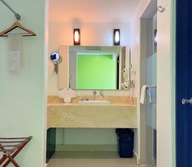 Ampliacion Juarez Hotel | Seven Crown Express & Suites by Kavia