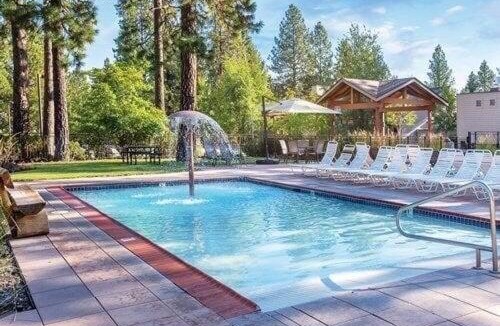 Bend House | Seventh Mountain 1123