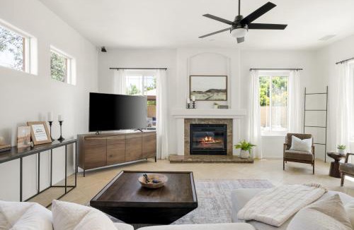 Paradise Valley Village House | Shadow Mountain Retreat- Perfect location Pool Games Hikers retreat