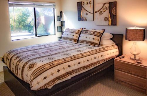 West Sedona Apartment | Shaman's Den - Aptly decorated space w/a view