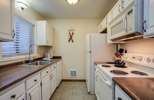 Steamboat Springs Condo | SHB26 | Minutes from Slopes | Free City Bus | Hot Tub