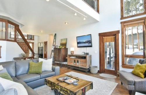 Breckenridge House | Shekel Haus – Luxury Mountain Retreat w/Views Hot Tub