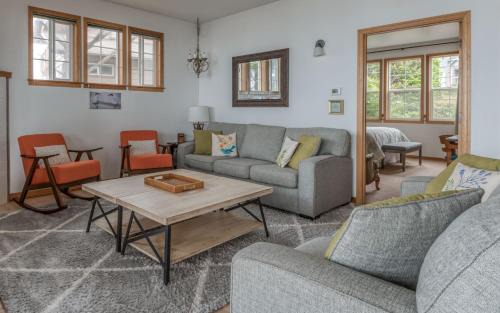 Lincoln Beach House | Sheltering Pines