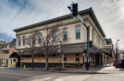 Golden House | Shop, Dine, Unwind! Couples Retreat in Dtwn Golden