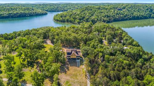 Rogers House | Shoreline Splash - Easy Access to Beaver Lake