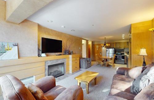 Big Sky Apartment | Shoshone 1922