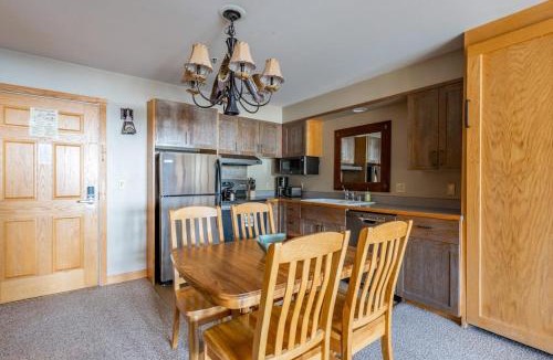 Big Sky Apartment | Shoshone 1960