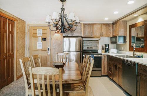 Big Sky Apartment | Shoshone 1981