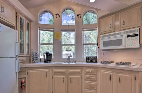 Show Low House | Show Low Retreat w/ Deck, 13 Mi to Hon-Dah!