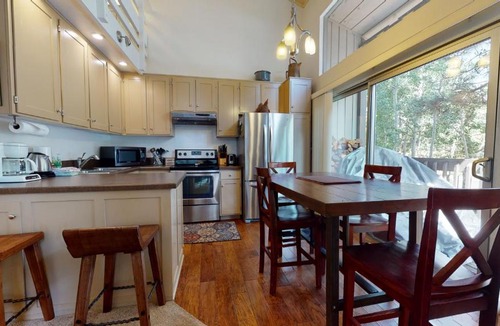 Mammoth Lakes Apartment | Sierra Park Villas #11 condo