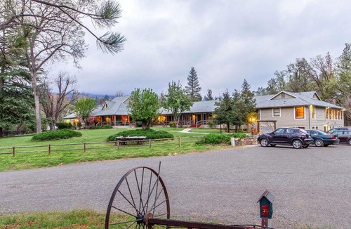 Yosemite Forks Hotel | Sierra Sky Ranch