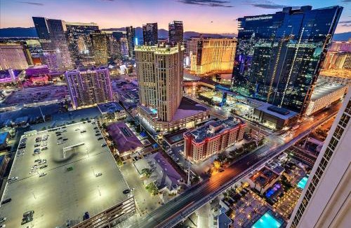 Las Vegas Hotel | SIGNATURE MGM TOP 38th FLOOR PENTHOUSE, BEST DELUXE BALONY STRIP VIEW SUITE, NO RESORT FEE, FREE VALET, SHORTEST WALK 2 MGM
