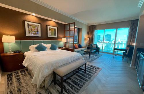 Las Vegas Hotel | SIGNATURE MGM TOP 38th FLOOR PENTHOUSE, BEST DELUXE BALONY STRIP VIEW SUITE, NO RESORT FEE, FREE VALET, SHORTEST WALK 2 MGM