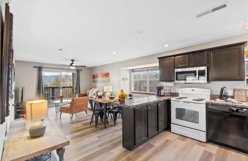 Indian Point House | Silver Lake Hideaway - Chic 2 BDR Dog Friendly