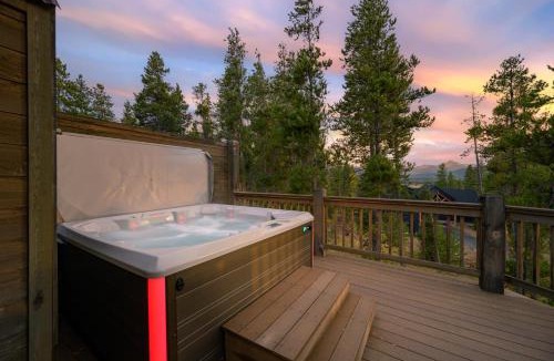 Sunset Ridge House | Silver Lining Lodge 374 I Amazing Views I Private Hot Tub I Activity Program