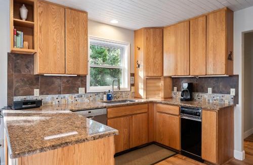 Sunset Ridge House | Silver Lining Lodge I Amazing Views I Hot Tub I Sauna I Activity Program