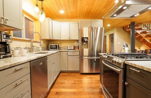 Glacier House | Silver Peak Lodge