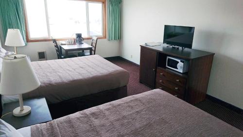 Rockaway Beach Hotel | Silver Sands