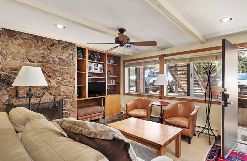 Aspen House | Silverglo Condominiums Unit 105, Cozy Condo Walking Distance to Town with Access to a Pool