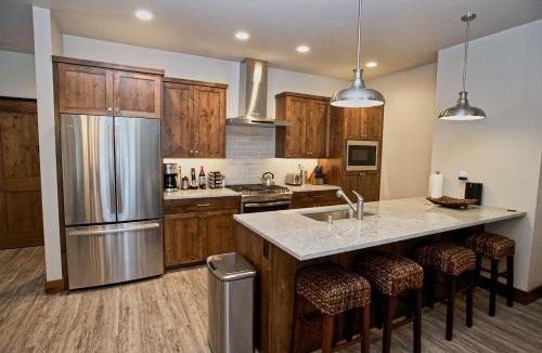 McCall House | Silverpine Hideaway by Casago McCall - Donerightmanagement
