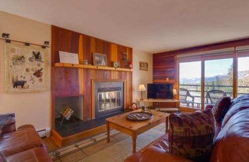 Wildernest House | Silverthorne Condo: Patio, Mtn Views, Pool Access!