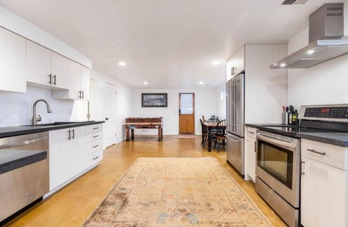Cottonwood Heights House | Ski Bum Chalet-Close to Resorts