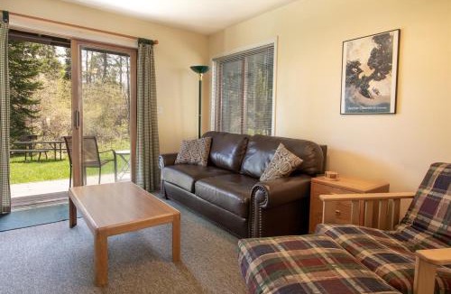 Four O'Clock Apartment | Ski-In 3 Blocks To Town Hot Tub Private Deck