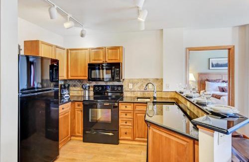 Winter Park House | Ski In Out Condo 1221 I Hot Tub I Great Views I Gym I Activity Program