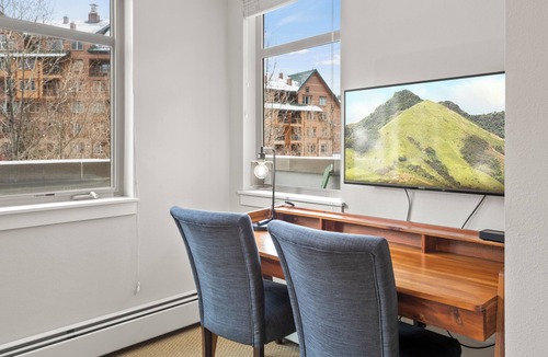Winter Park House | Ski In Out Condo 3325 I Huge Hot Tub I Great Views I Heated Garage I Discounted Attractions