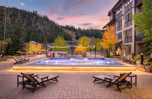 Winter Park House | Ski In Out Condo 4454 I Huge Hot Tub I Views I Activity Program