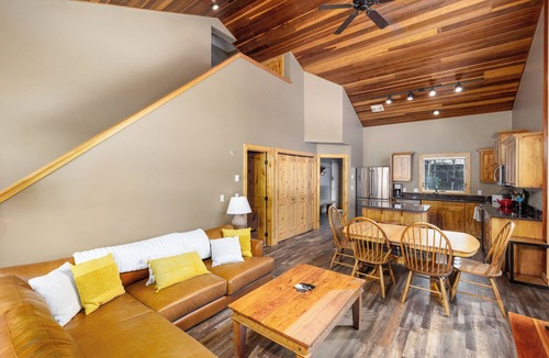 Big Horn House | Ski-in/out condo w/great views, electric burning fireplace & great location! - Big Horn Powder Run