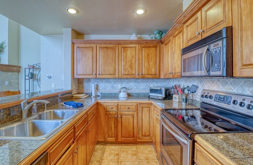 Edwards Condo | ski-in/out condo with pool, hot tub, & tennis - walk to lifts