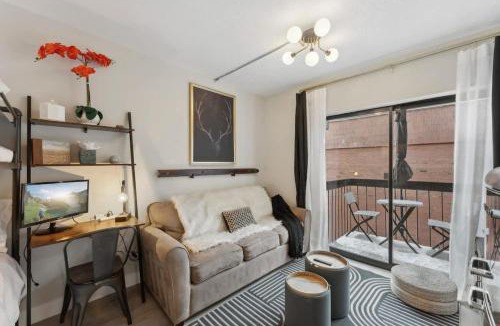 North Park City House | Ski-In/Out Mountain Bunker: Luxury Studio Sleeps 6