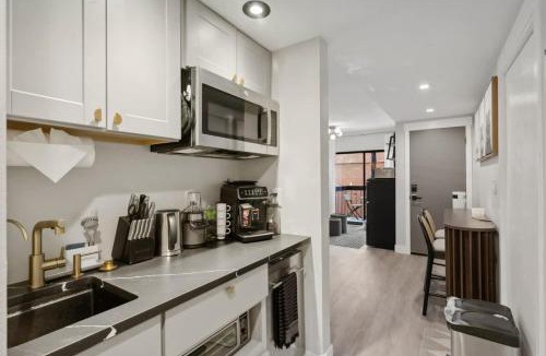 North Park City House | Ski-In/Out Mountain Bunker: Luxury Studio Sleeps 6